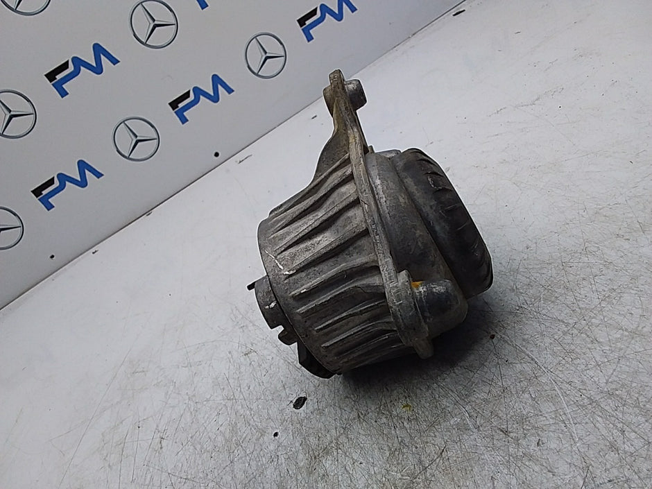 MERCEDES BENZ  E-CLASS W213  ENGINE MOUNT RIGHT A2132400600 FMR316