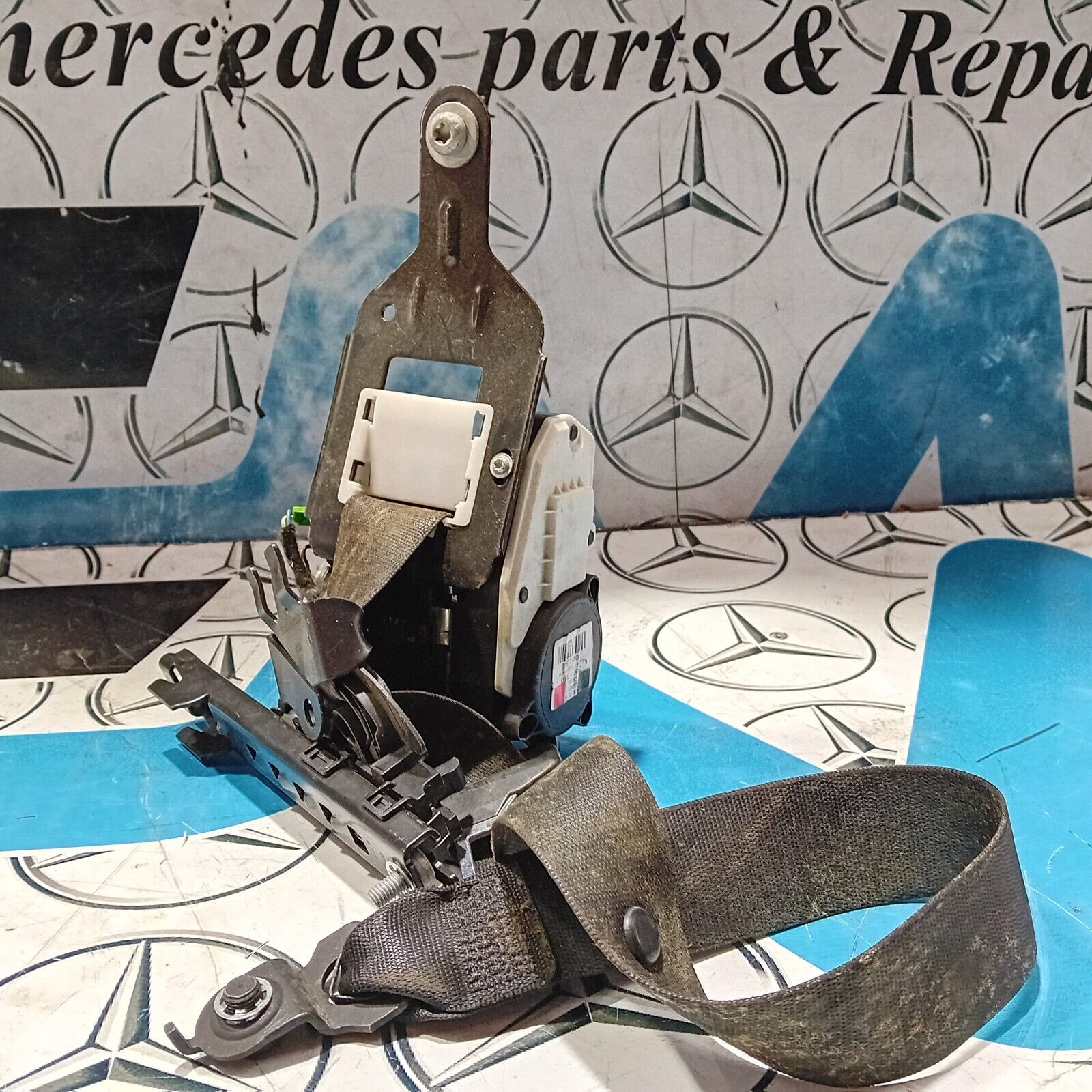 MERCEDES C CLASS W204 N/S/F FRONT LEFT SEAT BELT PASSENGERS A2048602186