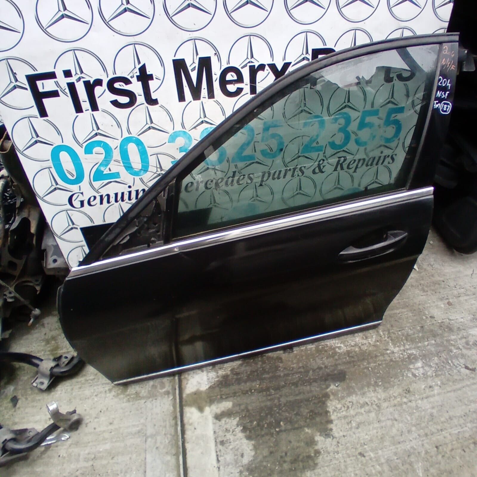 MERCEDES BENZ C-CLASS  W204  PASSENGER SIDE FRONT DOOR ( NEAR SIDE FRONT )