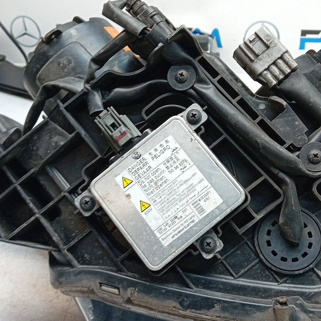 MITSUBISHI OUTLANDER MK3 2015 HEADLIGHT PASSENG NS LEFT L0094E U4YM 1U64 FMH196