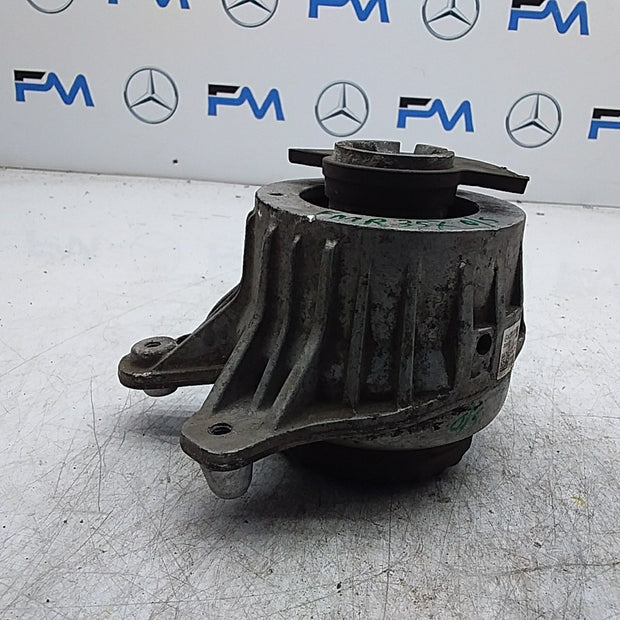 MERCEDES BENZ  E-CLASS  W213  ENGINE MOUNT RIGHT OS A2132400600 FMR357