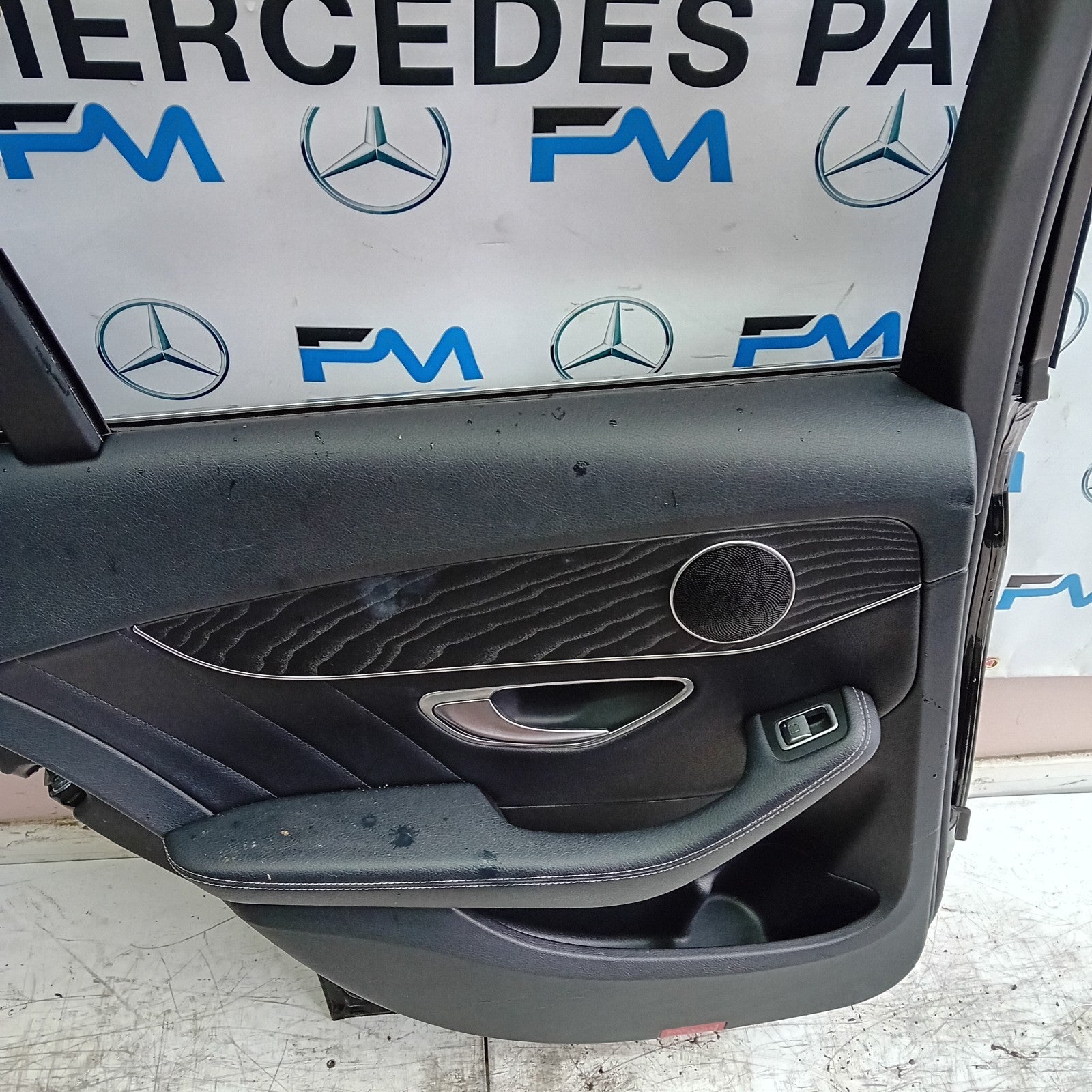 MERCEDES C-CLASS W205 SLN PASSENGER REAR DOOR NSR BLACK 2014 ON COMPLETE FMD241