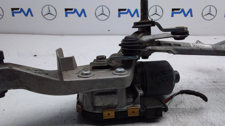 MERCEDES BENZ   C-CLASS W205 FRONT WIPER MECHANISM A2058200940 FMR432
