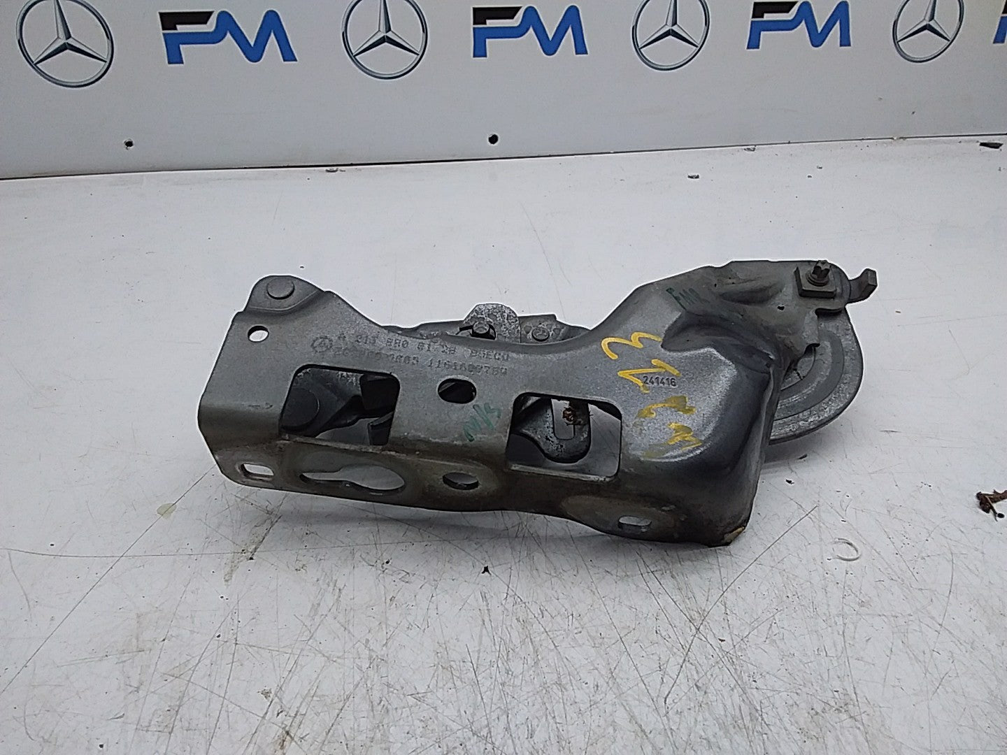 MERCEDES E-CLS W213 FRONT LEFT PASSENGER SIDE NS BONNET HINGE A2138800128 FMR256