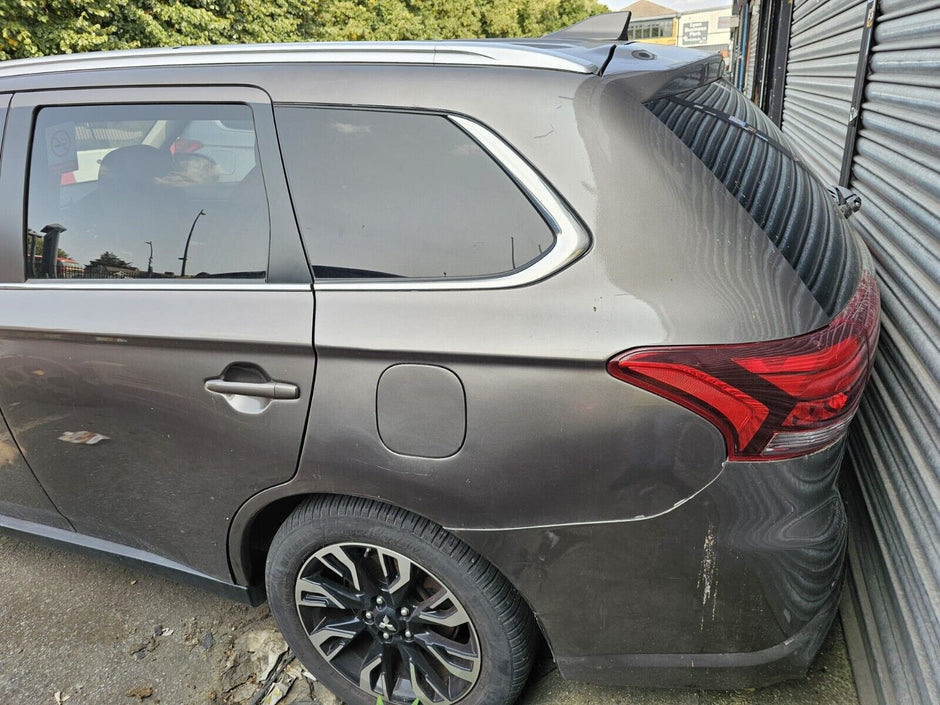 MITSUBISHI OUTLANDER 2016 BREAKING / FRONT BUMPER AND WINGS