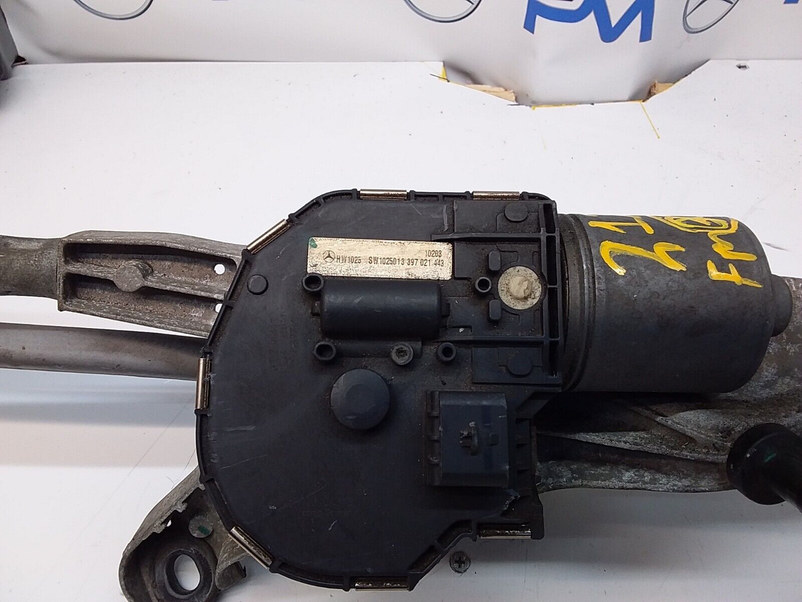 MERCEDES E-CLASS 2011 W212 A2128201340 FRONT WIPER MOTOR  FM00174