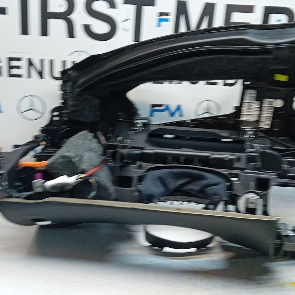 MERCEDES E-CLASS W213 DASHBOARD ASSEMBLY BLACK 2016 ON + 2 AIR VENT FM001300
