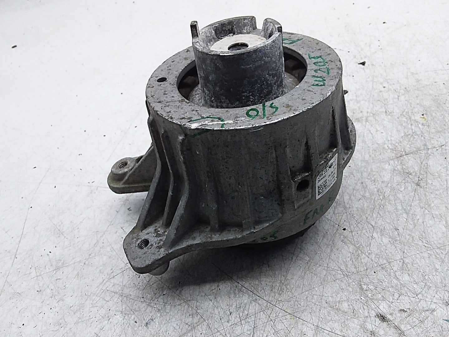 MERCEDES BENZ C-CLASS  W205  ENGINE MOUNT RIGHT OS A2052406717 FMR346