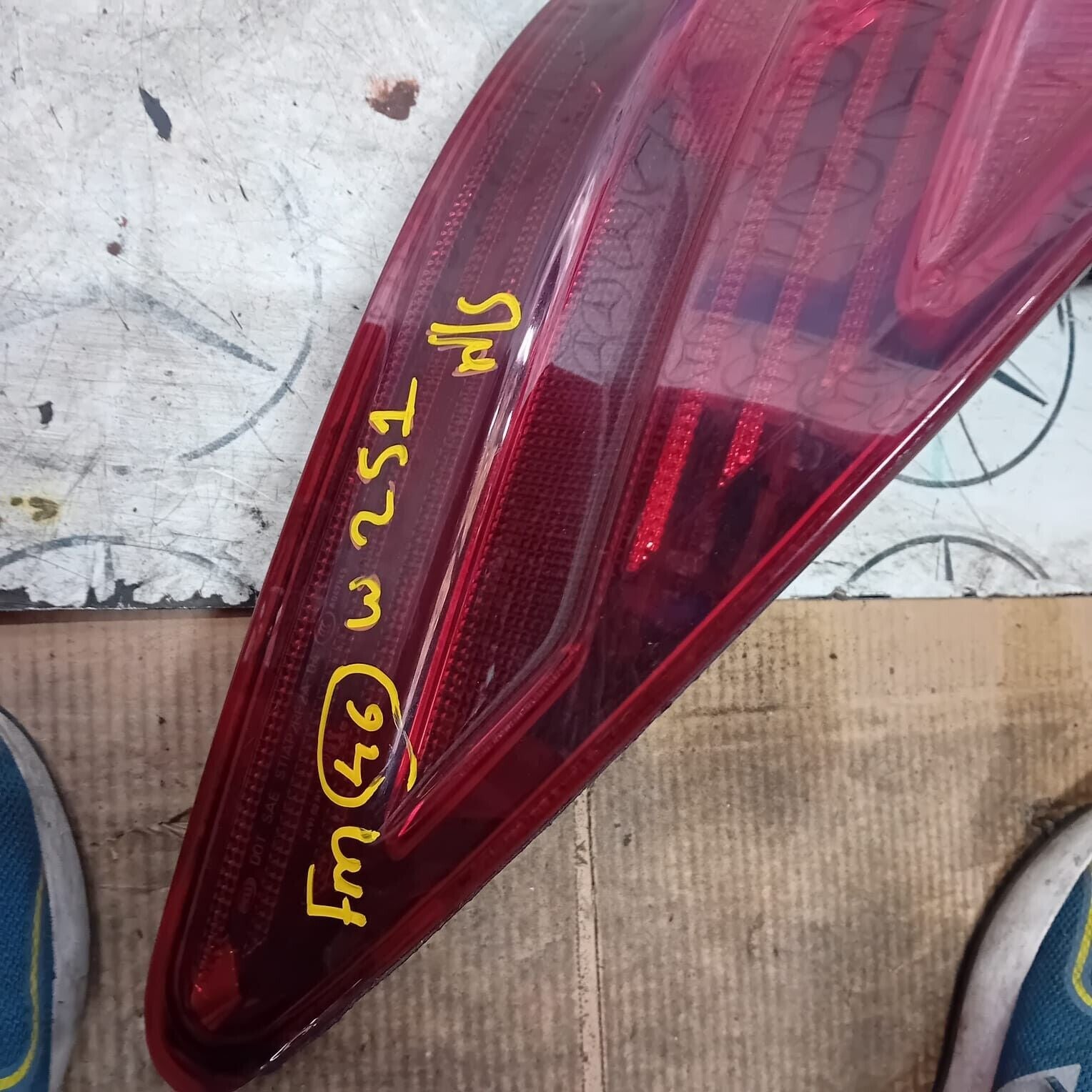 MERCEDES-BENZ R-CLASS W251 REAR PASSENGER SIDE ( NEAR SIDE ) TAIL LIGHT