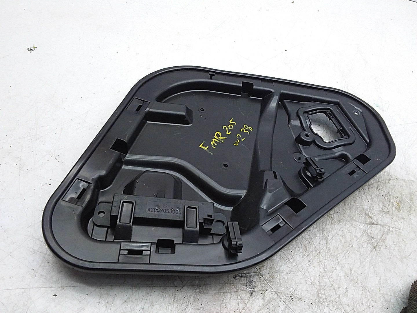 MERCEDES E-CLASS W238 INNER DOOR PANEL COVER FRONT RIGHT A2387200408 FMR205