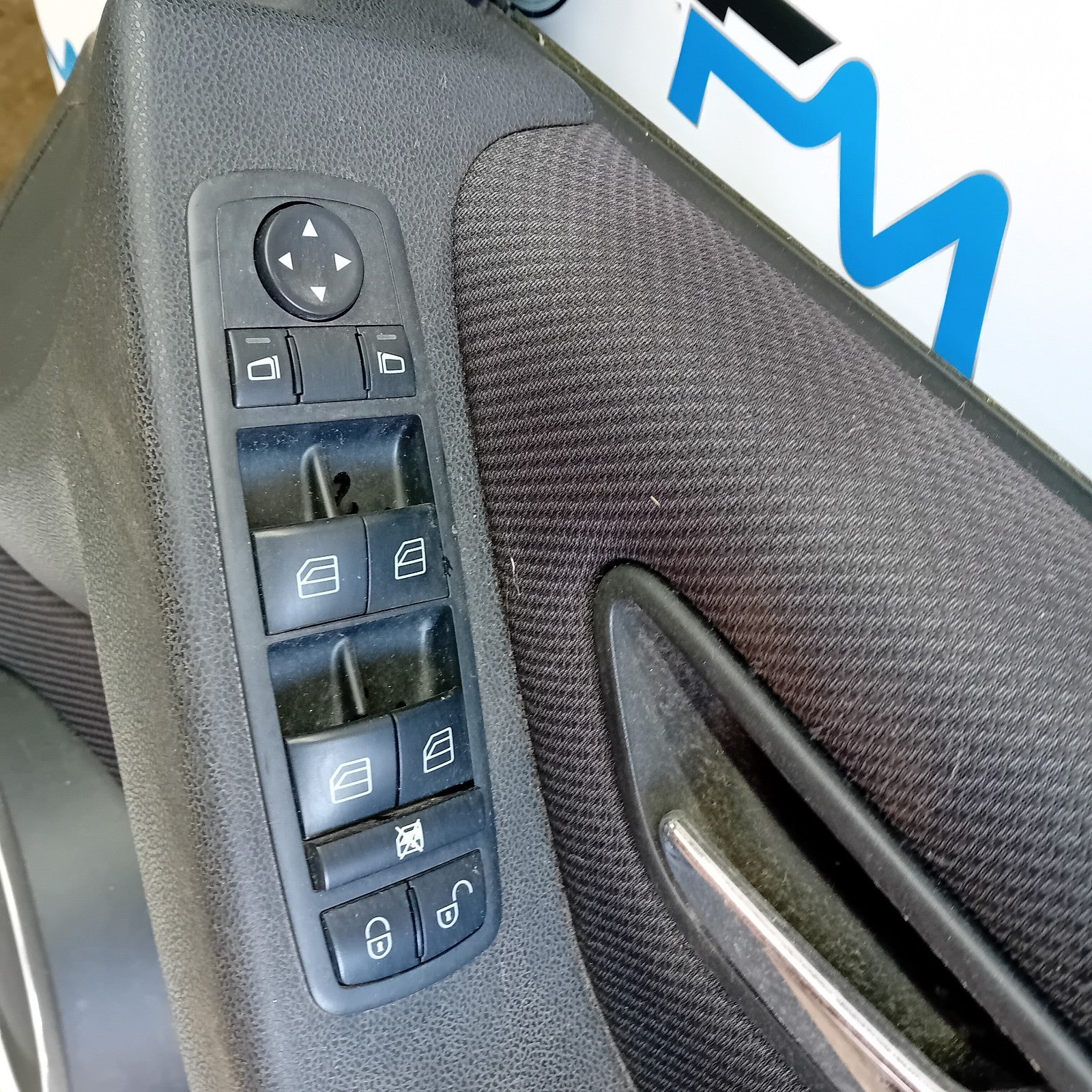 MERCEDES BENZ B-CLASS  W245  DRIVER SIDE FRONT DOOR ( OFF SIDE FRONT ) FM01