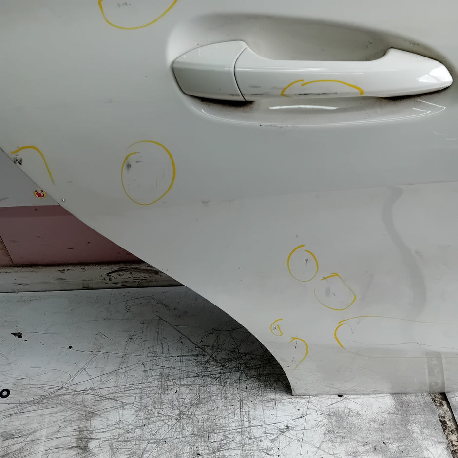 MEECEDS BENZ CLA W117 DRIVER FRONT DOOR OSF WHITE  2013-19 COMPLETE FMD399