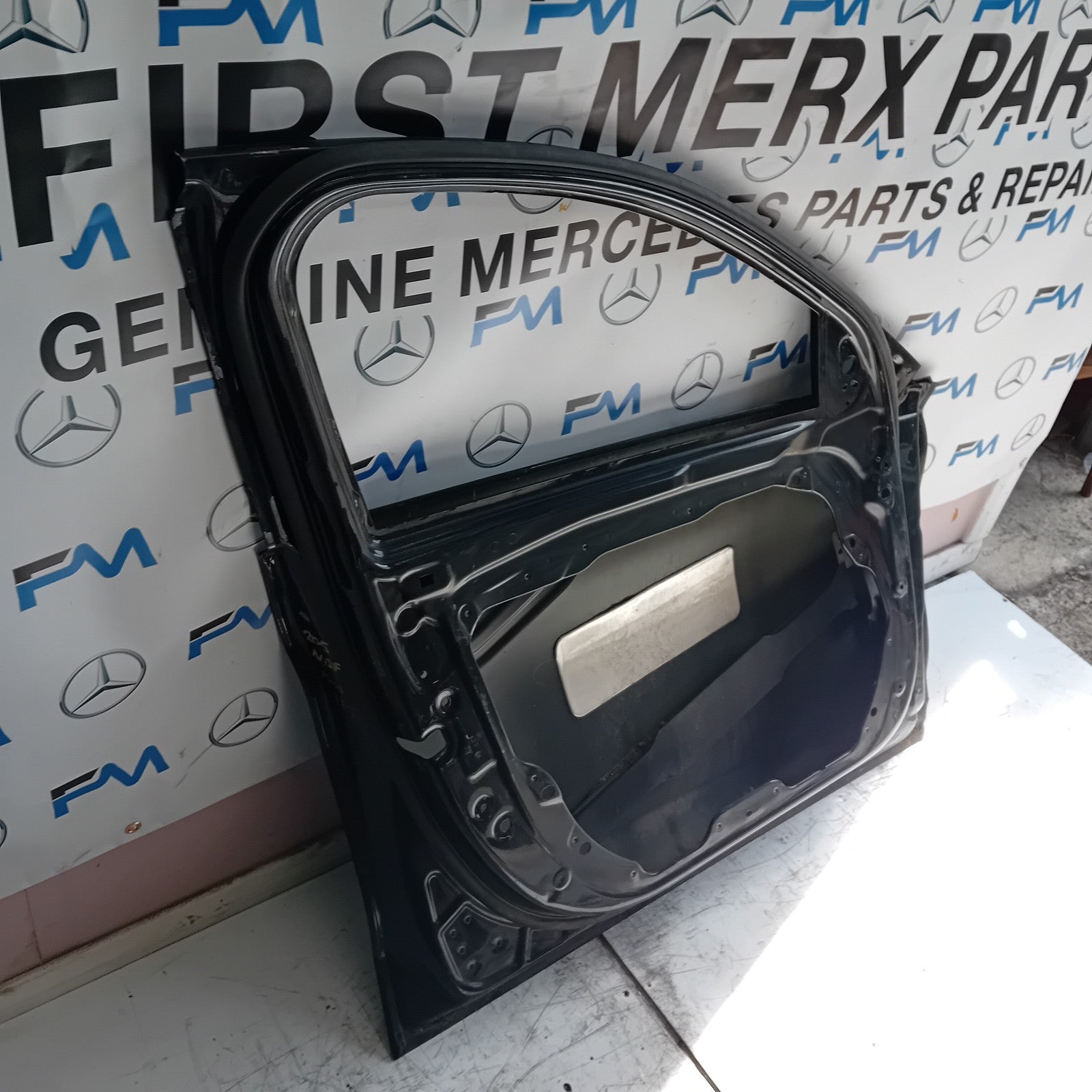 MERCEDES BENZ C-CLASS W205 PASSENGER SIDE FRONT DOOR N/S/F BLACK FMD117