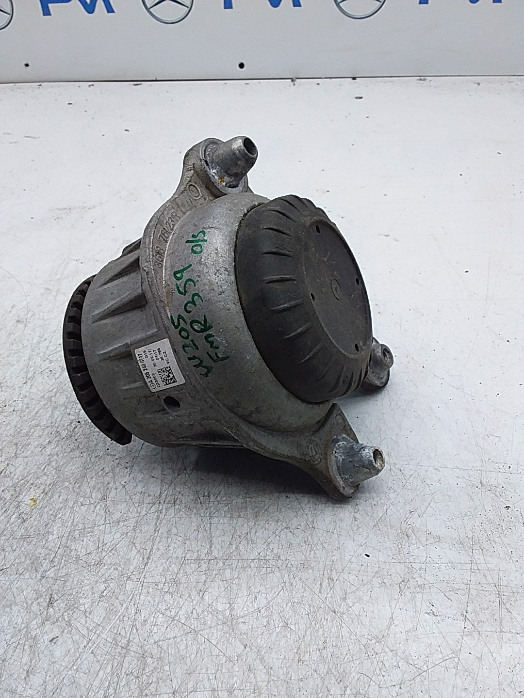 MERCEDES BENZ  C-CLASS  W205  ENGINE MOUNT RIGHT OS A2052406717 FMR359