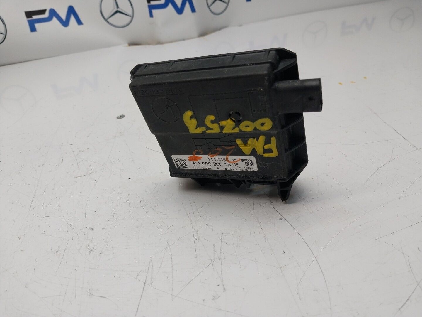 Mercedes W213 W205 W218 W238 W253 Negative Battery Tray Clamp A0009061505FM00253