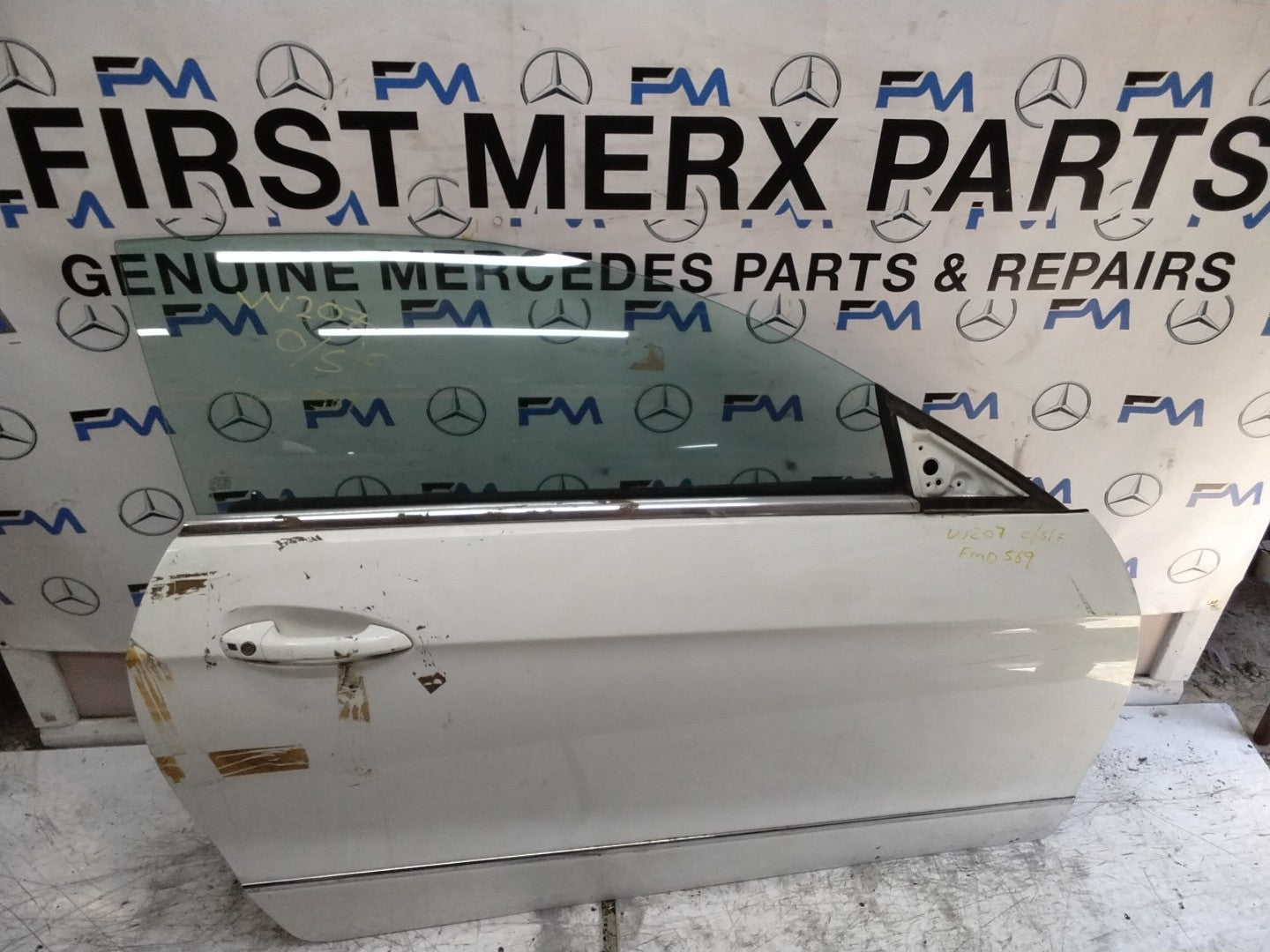 MERCEDES E-CLASS W207  DRIVER FRONT DOOR OSF WHITE 2009-16 COMPLETE FMD569