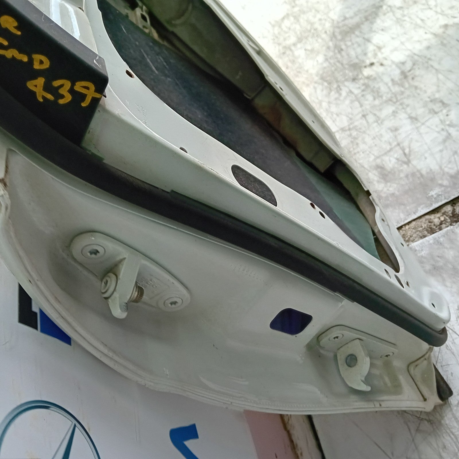 MERCEDES C-CLASS W204 SLN DRIVER REAR DOOR OSR WHITE 2009-2014 FMD437