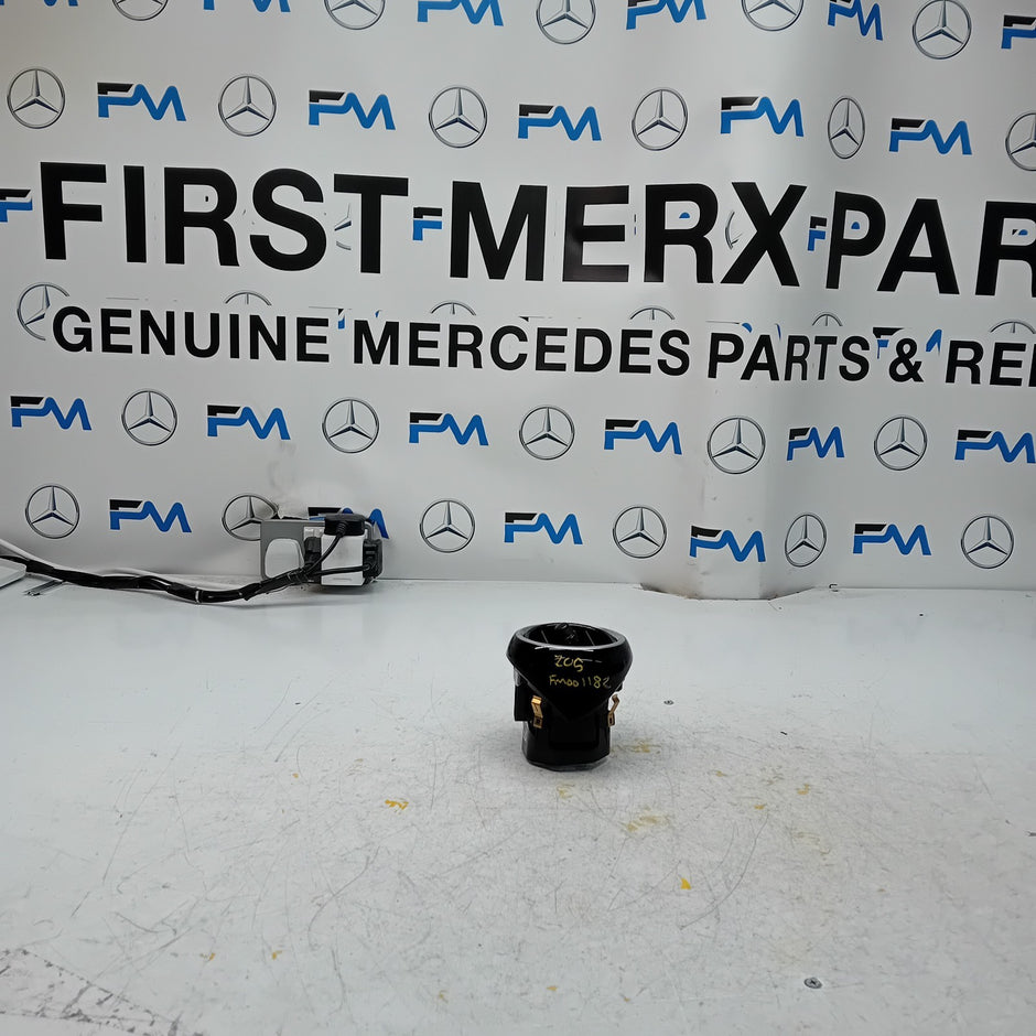 MERCEDES C-CLASS W205 DASHBOARD AIR VENT PASSENGER SIDE  A2058303604 FM001182