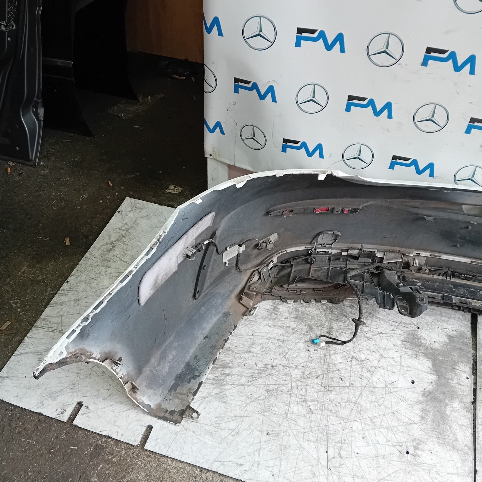 MERCEDES BENZ C-CLASS W205 COUPE REAR BUMPER 2015 WHITE COMPLETE FMX62