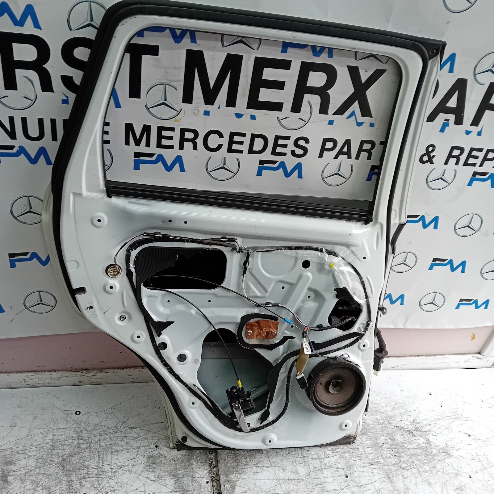 MITSUBISHI OUTLANDER MK3 PASSENGER REAR DOOR NSR 2013 WHITE FMD381
