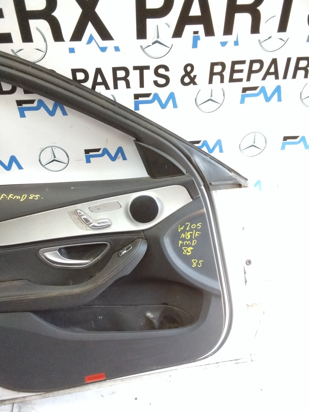 MERCEDES BENZ C-CLASS W205 PASSENGER SIDE FRONT DOOR N/S/F COMPLETE WHITE FMD85