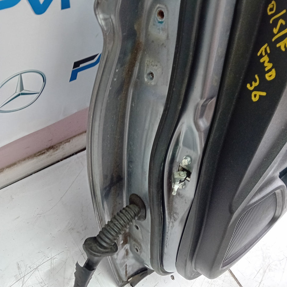 MITSUBISH OUTLANDER DRIVER SIDE FRONT DOOR O/S/F COMPLETE SILVER FMD36