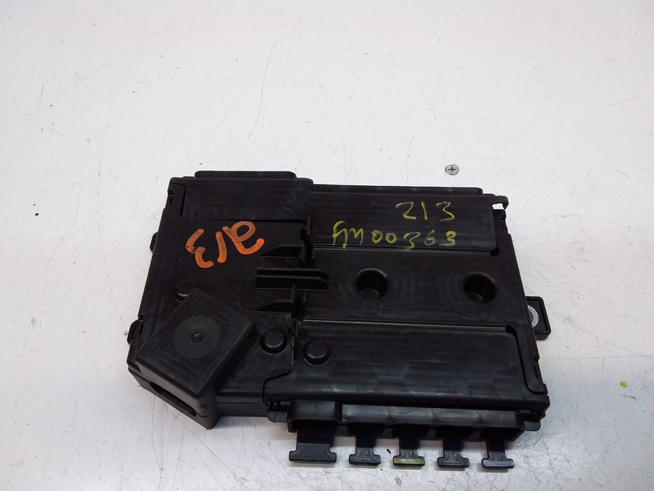 Mercedes E-Class W213 Front Inboard Fuxebox Module Unit A2135406200 FM00363