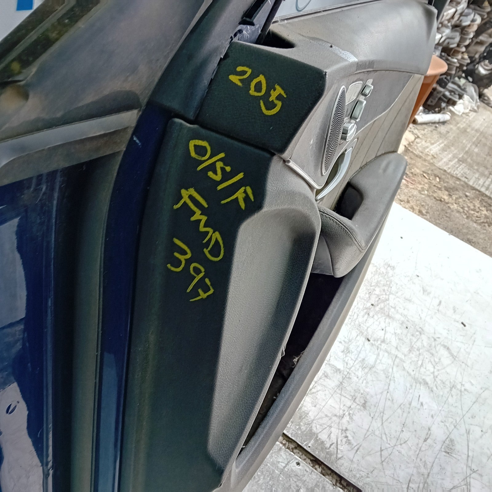 MEECEDS C-CLASS W205 DRIVER FRONT DOOR OSF BLUE 2014 ON COMPLETE FMD397