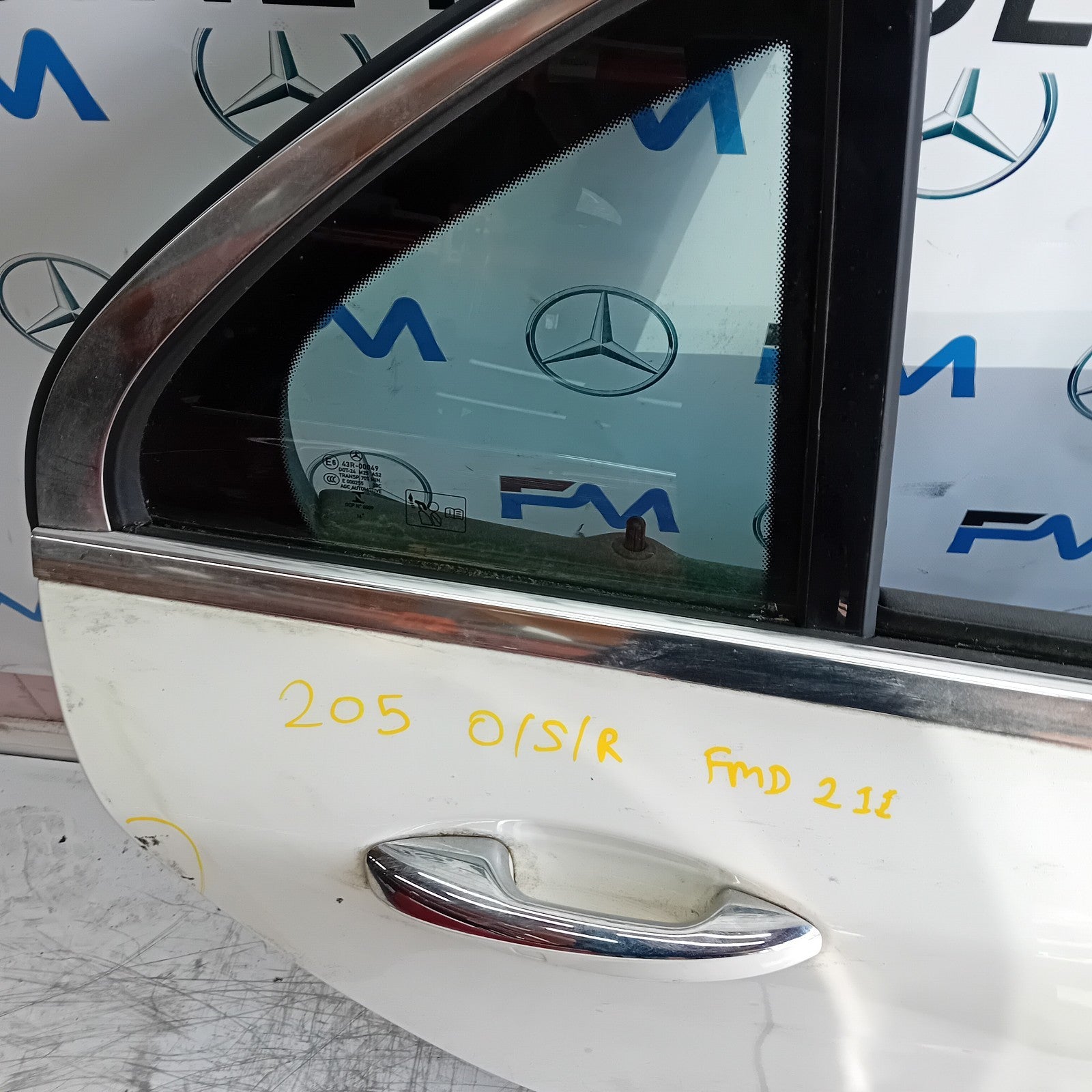 MERCEDES C-CLASS W205 SALOON DRIVER REAR DOOR OSR WHITE 2014 ON COMPLETE FMD211