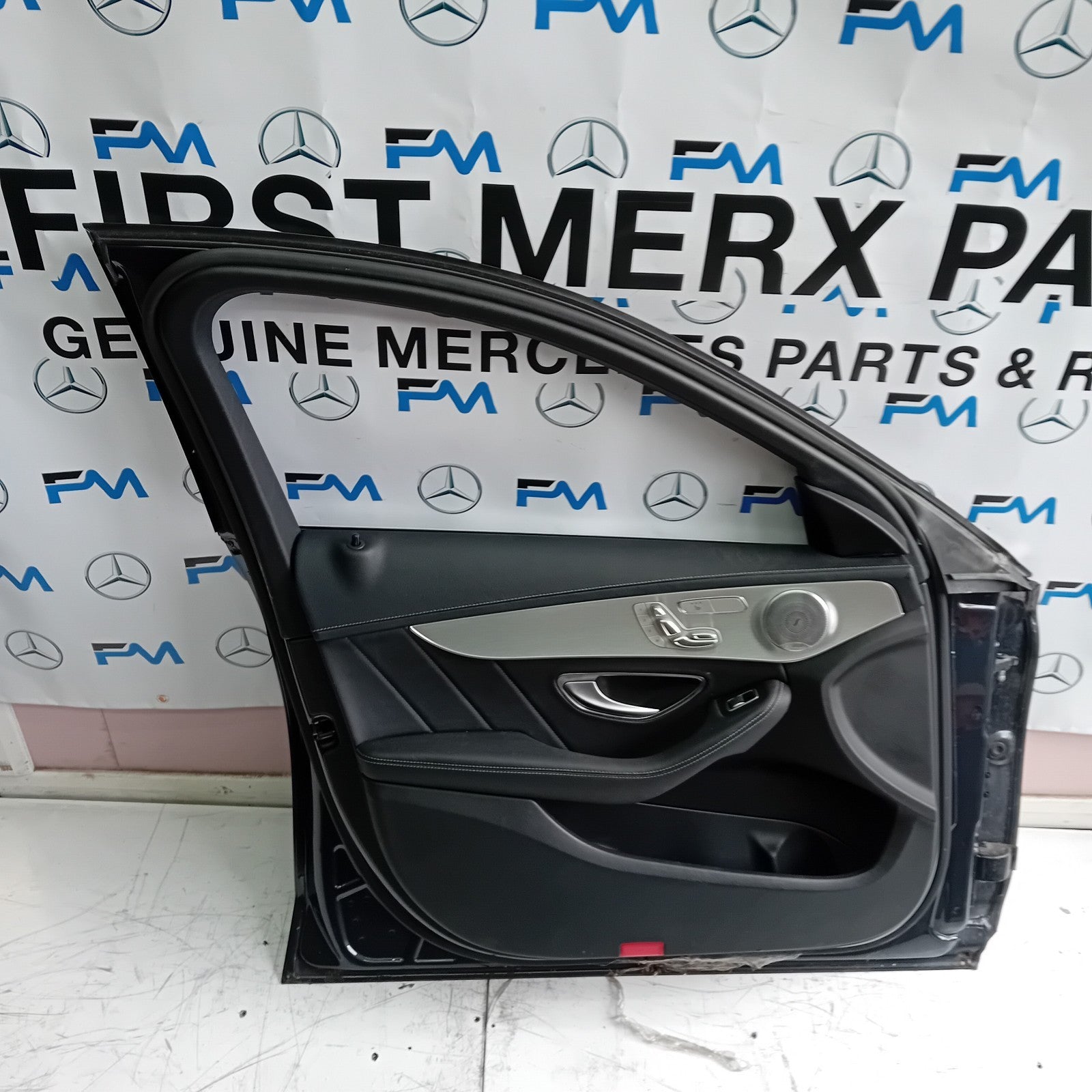 MERCEDES BENZ C-CLASS W205 PASSENGER SIDE FRONT DOOR N/S/F COMPLETE FMD44