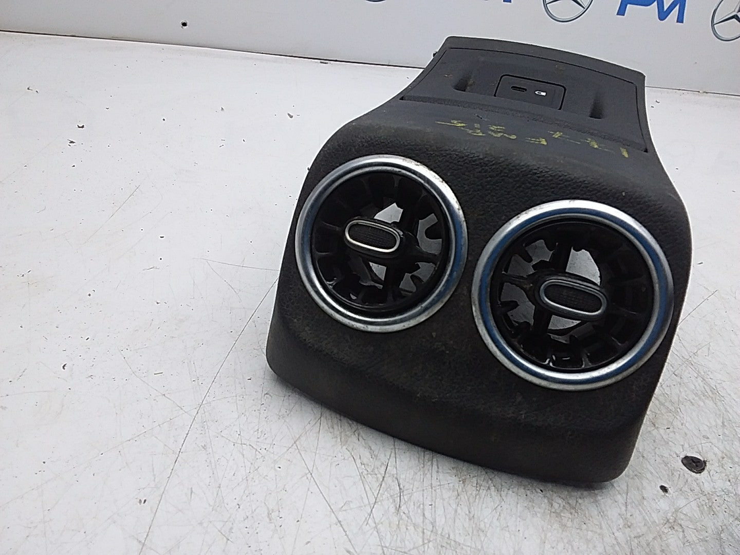 MERCEDES BENZ  A-CLASS W177 REAR CENTRE AIR VENTS  A1778309200 FMR215