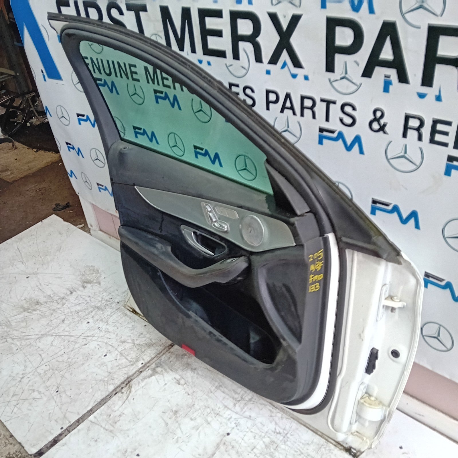 MERCEDES BENZ C-CLASS W205 PASSENGER SIDE FRONT DOOR N/S/F  WHITE FMD133