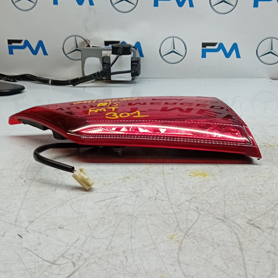 MITSUBISHI OUTLANDER MK3 DRIVER SIDE RIGHT REAR INNER TAIL LIGHT 2013 FMT301