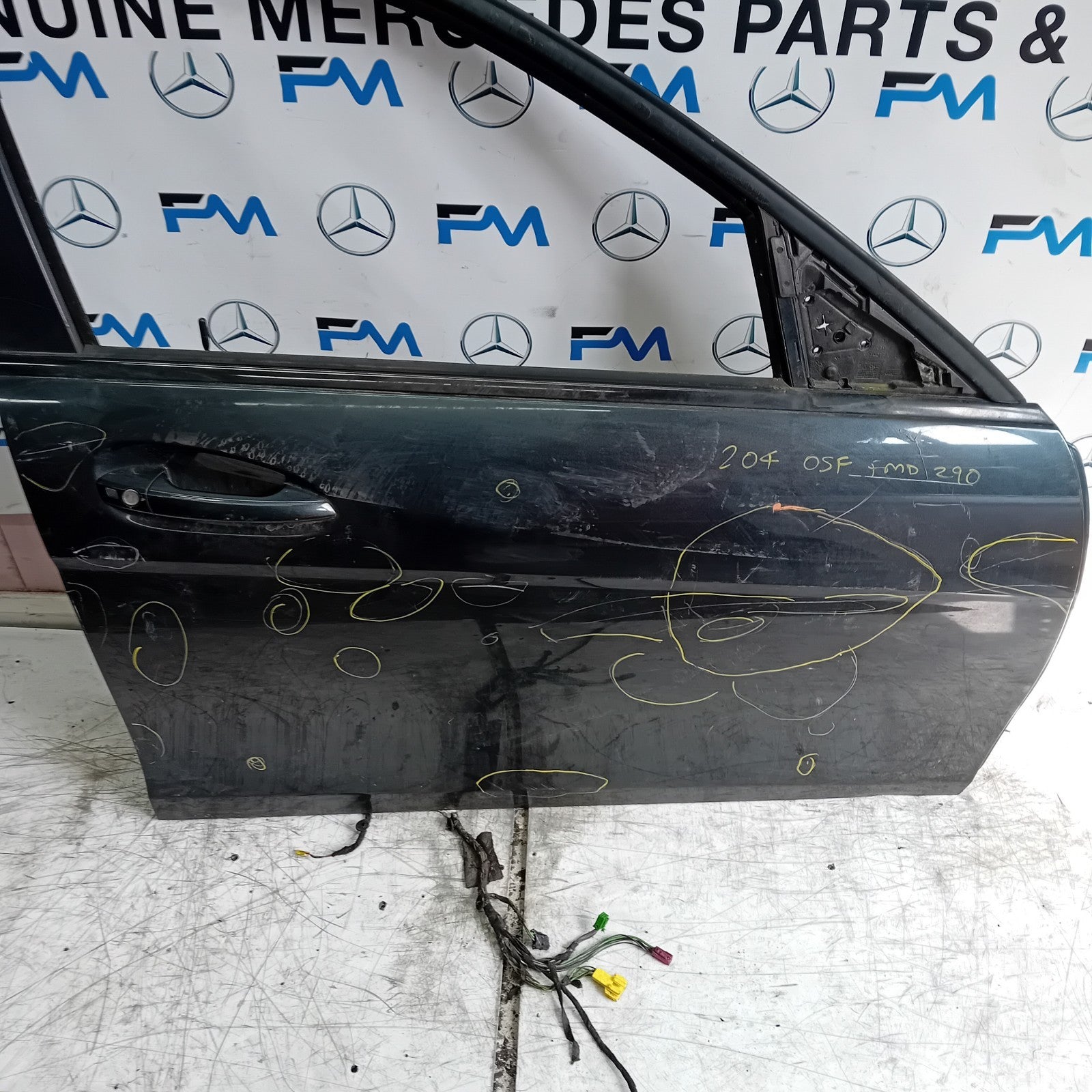 MERCEDES BEBZ C-CLASS W204 DRIVER SIDE FRONT DOOR OSF FMD290