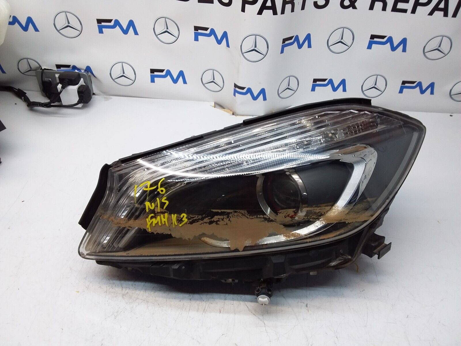 2015 MERCEDES A-CLASS W176 HEADLIGHT PASSENGER NS A1768204461 FMH113 (Damaged)