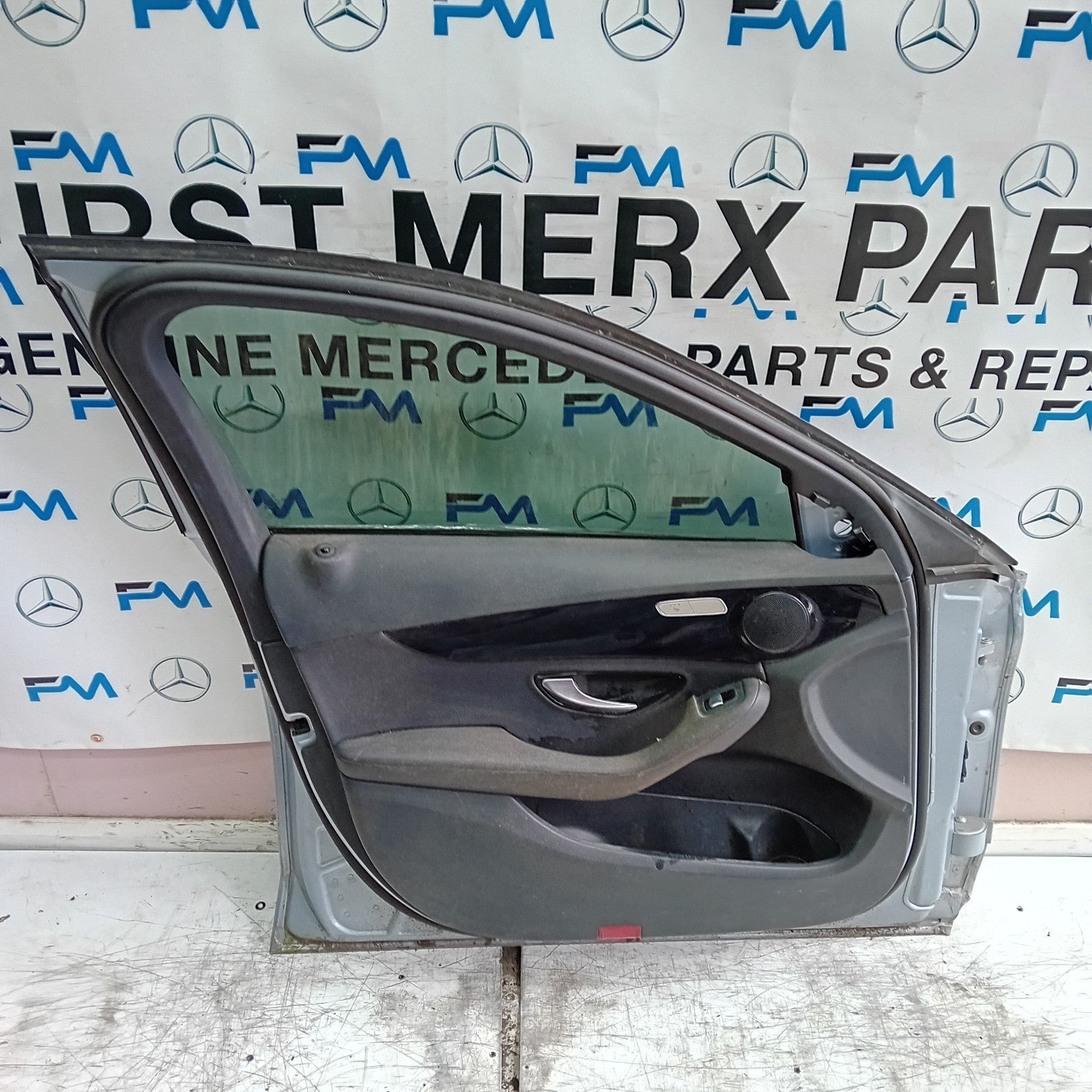 MERCEDES C-CLASS W205 PASSENGER FRONT DOOR NSF 2014 ON COMPLETE FMD382