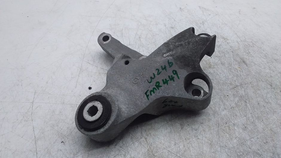 MERCEDES BENZ A-CLS W176 ENGINE MOUNTING BRACKET A2462401809 FMR449