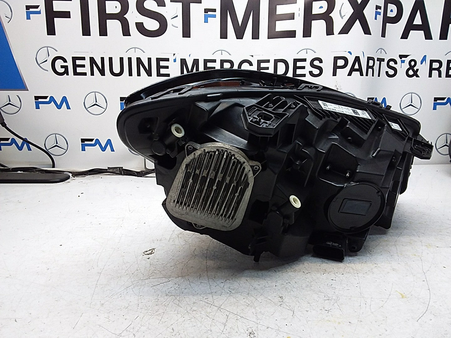  MERCEDES W117 PASSENGER HEADLIGHT FMH286