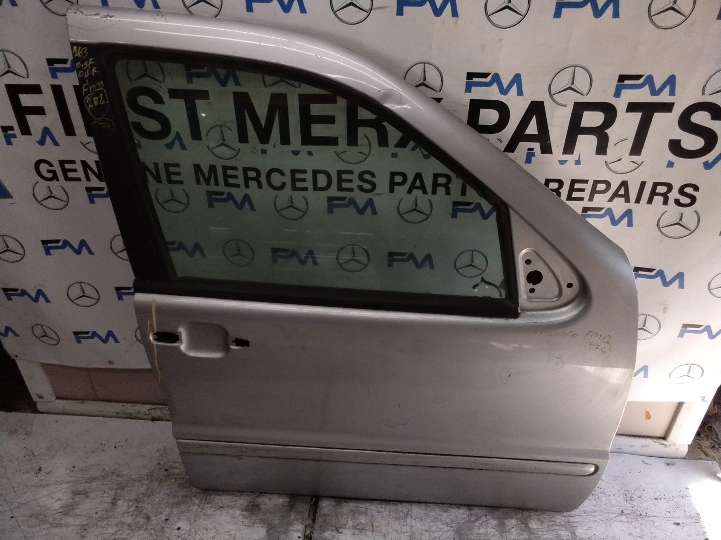 MERCEDES M-CLASS W163  DRIVER FRONT DOOR OSF GREY 1997-05 FMD574