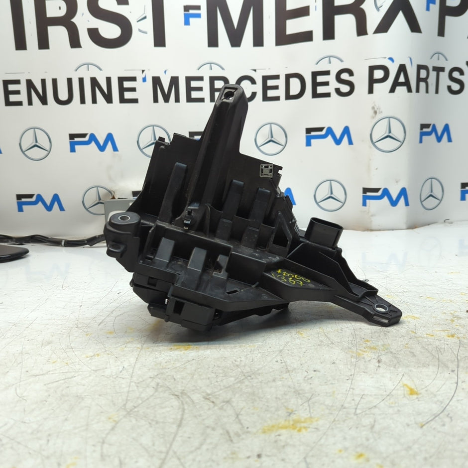 MERCEDES  E-CLASS W213 FUSE RELAY JUNCTION BOX A2135400750 2016 FM001367