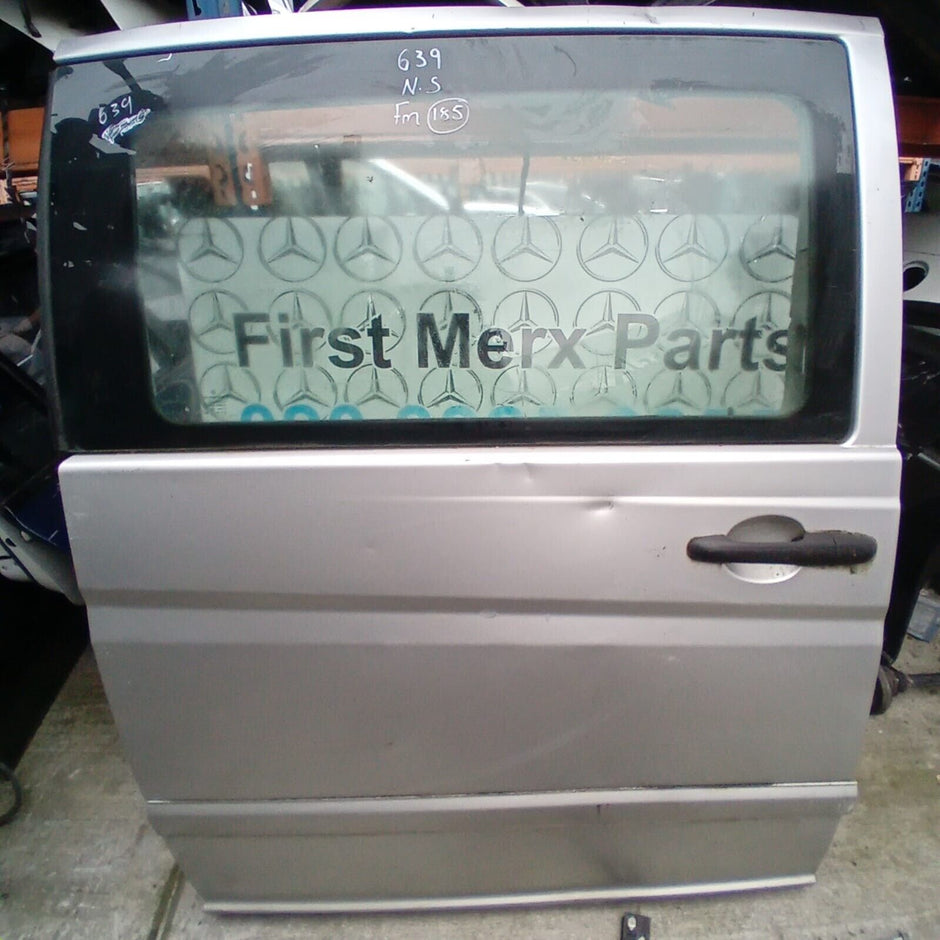 MERCEDES BENZ VITO VIANO W639 PASSENGER SIDE  DOOR ( NEAR SIDE  )