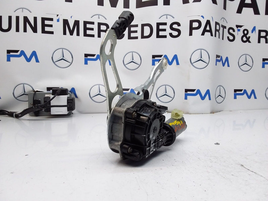 Mercedes C-CLASS W205 TAILGATE LIFT SOFT CLOSE 0390204 124 FM00598