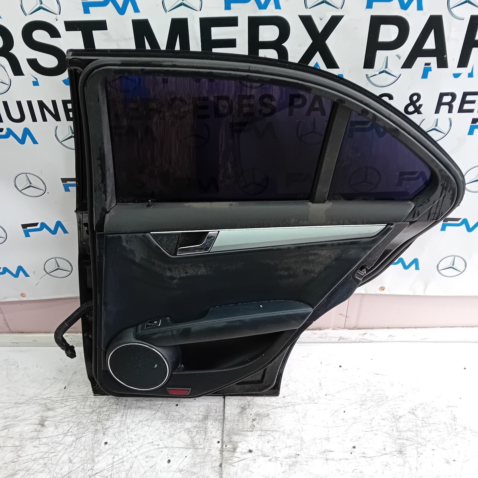 MERCEDES BENZ C-CLASS W204  DRIVER REAR DOOR OSR BLACK 2008-14 COMPLETE FMD236