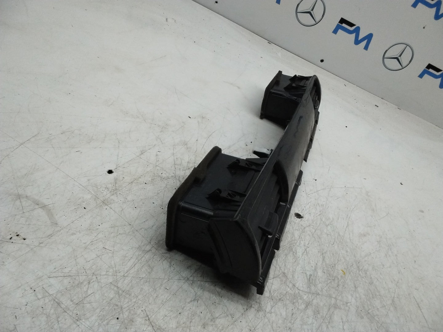 MITSUBISHI OUTLANDER PASSENGER SIDE DASH AIR VENT 8055A056YA FMR48