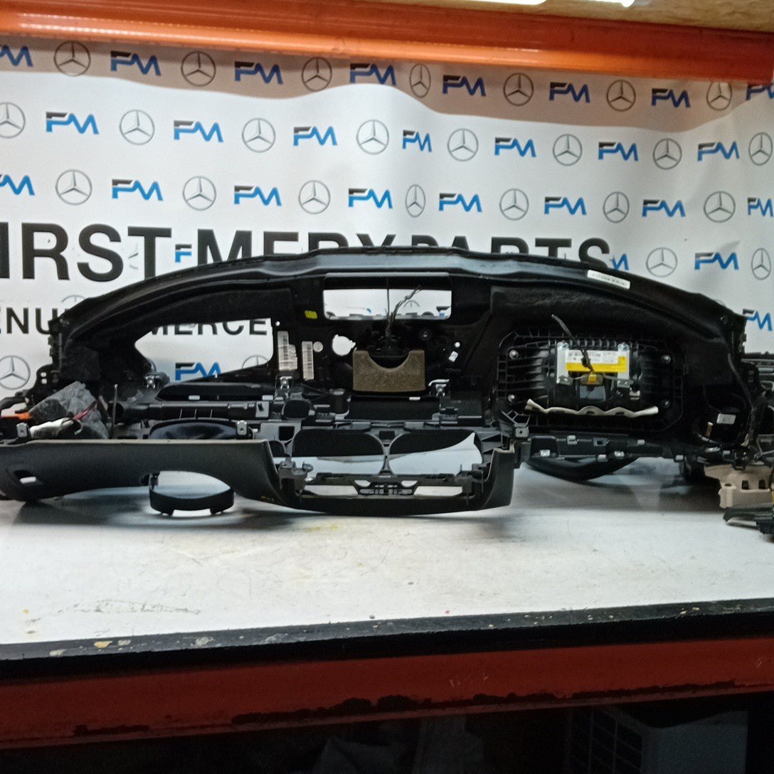 MERCEDES E-CLASS W213 DASHBOARD ASSEMBLY BLACK 2016 ON + 2 AIR VENT FM001300