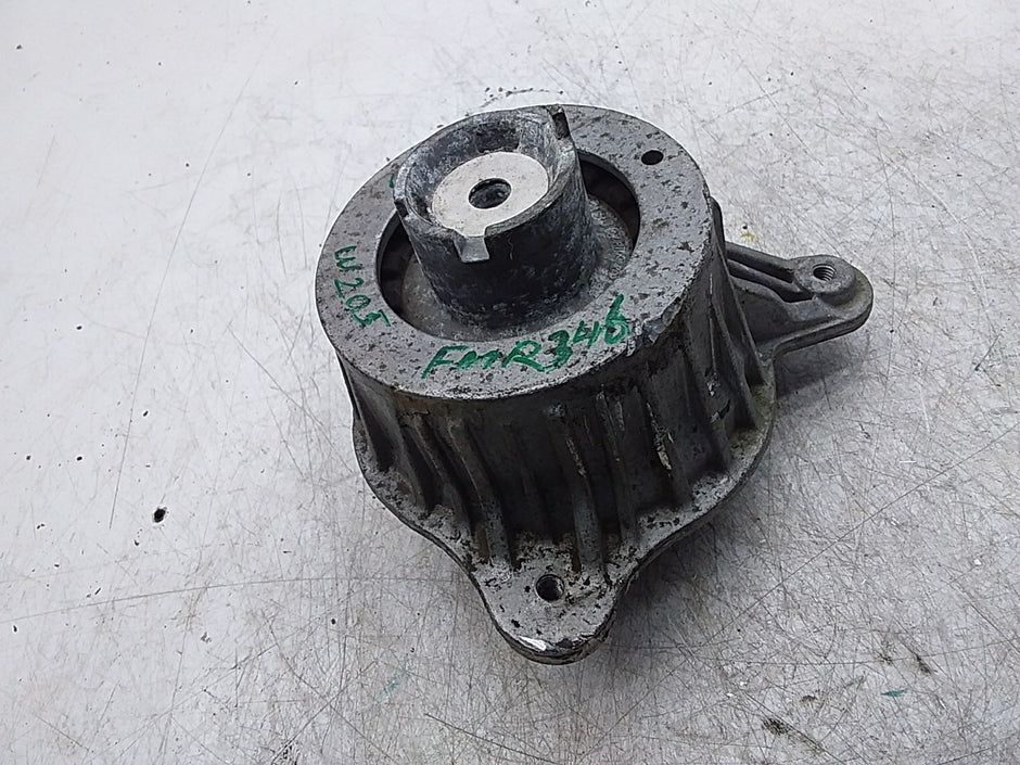 MERCEDES BENZ C-CLASS  W205  ENGINE MOUNT RIGHT OS A2052406717 FMR346
