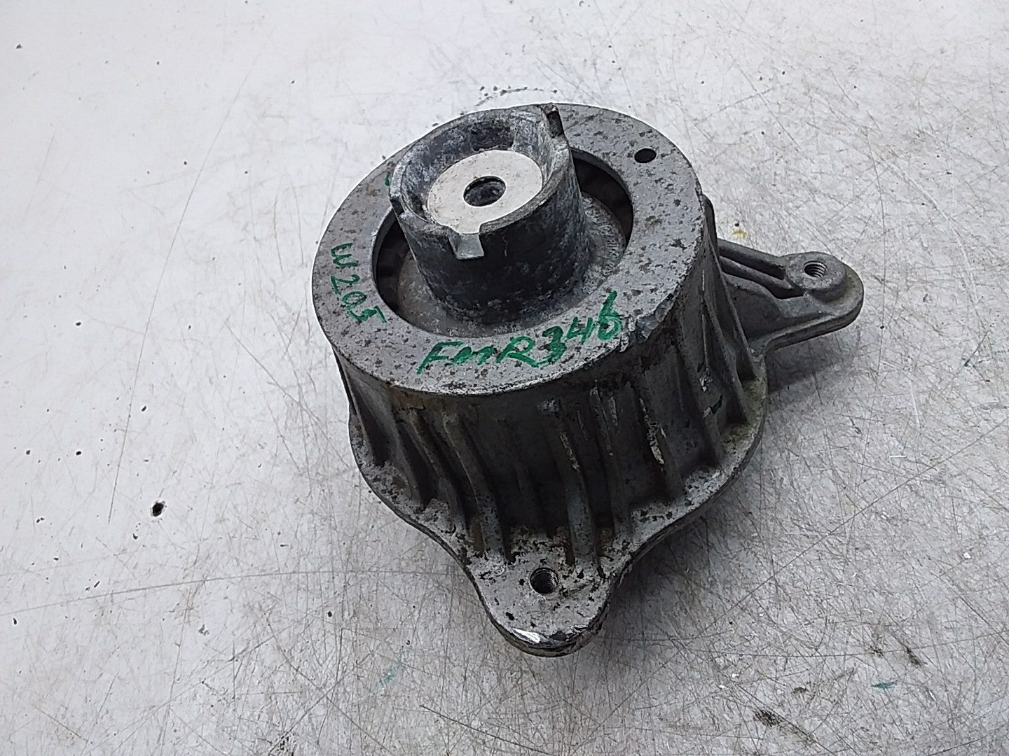 MERCEDES BENZ C-CLASS  W205  ENGINE MOUNT RIGHT OS A2052406717 FMR346