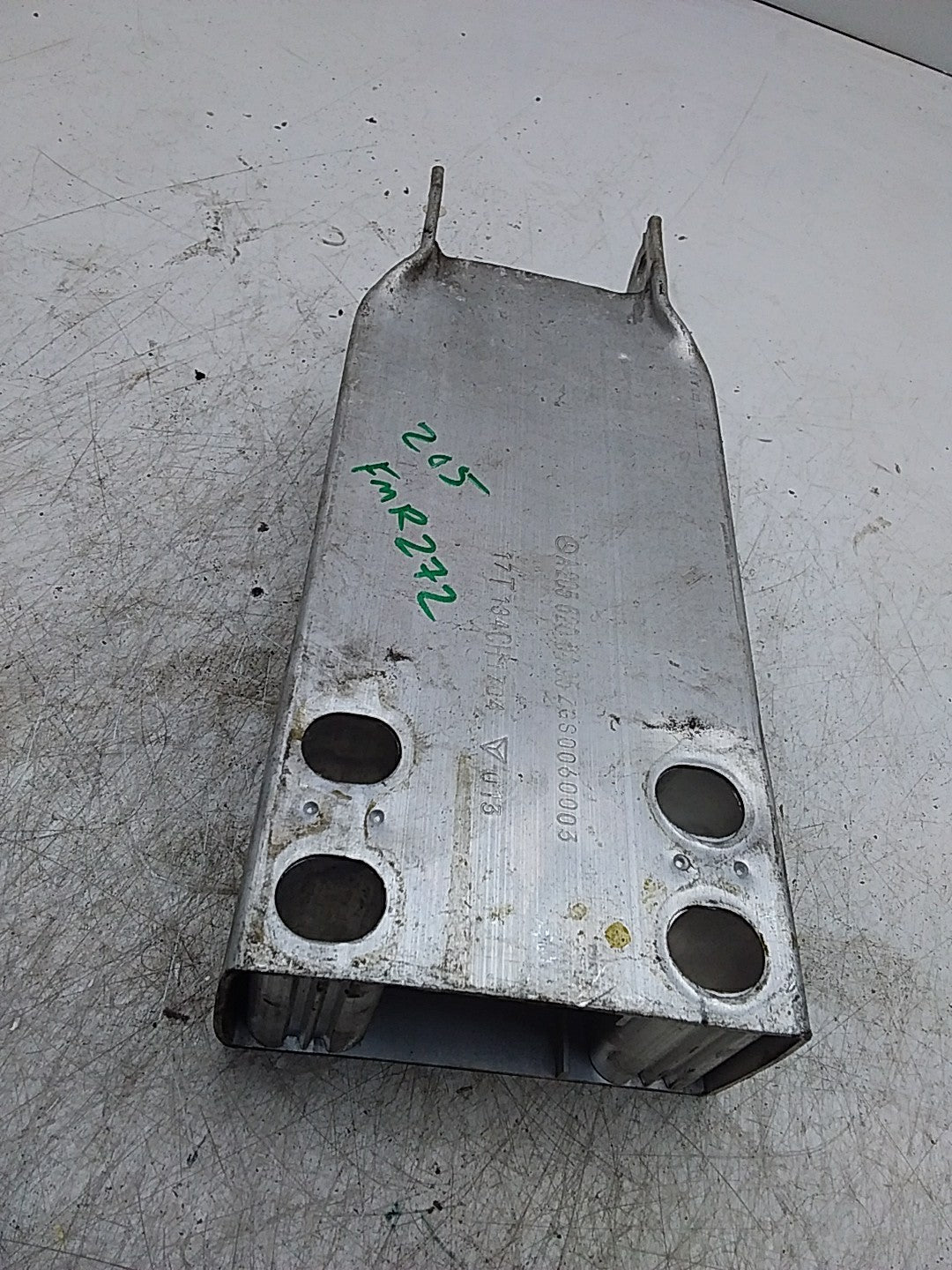 MERCEDES C-CLASS W205 BUMPER REINFORCEMENT BRACKET RIGHT SIDE A2056200495 FMR272