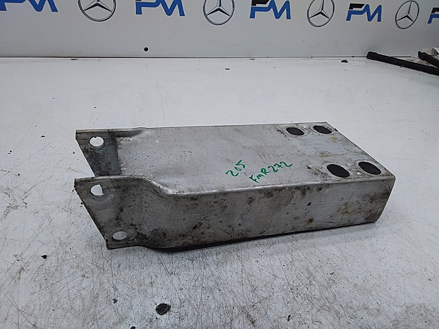 MERCEDES C-CLASS W205 BUMPER REINFORCEMENT BRACKET RIGHT SIDE A2056200495 FMR272