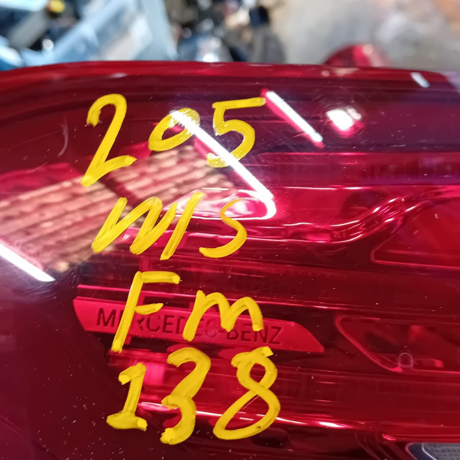 MERCEDES BENZ C-CLASS W205 COUPE PASSENGER SIDE ( N.S ) L.E.D TAIL LIGHT